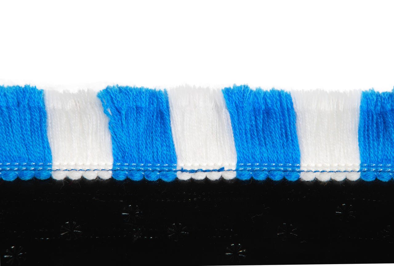 COLLIER À FRANGES – 12 cm de large – 115 cm de long